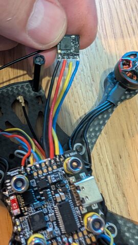 FPV drone met ELRS radio ontvanger
